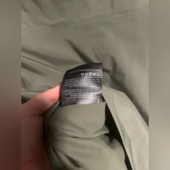 Lululemon Rain Rebel Stretch Jacket - Picture 12 of 12